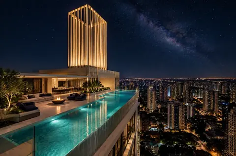 Terraço da cobertura à noite, embaixo da coroa acesa